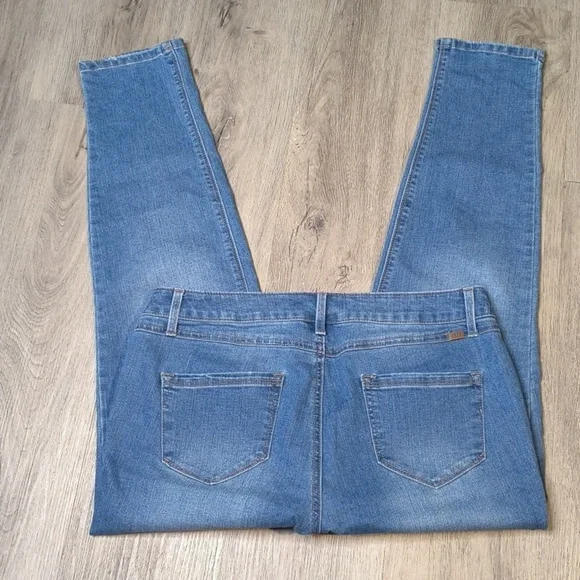 sac966 🧵1822 Adiranna Skinny Stretch Size 12 w/ 27.5" Inseam Light Blue Denim - Picture 2 of 7